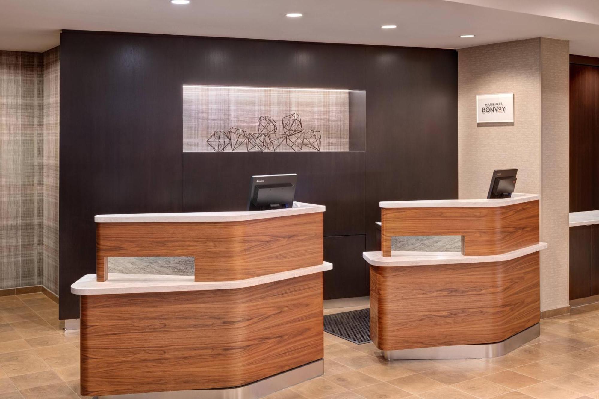 Отель Courtyard By Marriott Pittsburgh Washington Meadow Lands Экстерьер фото