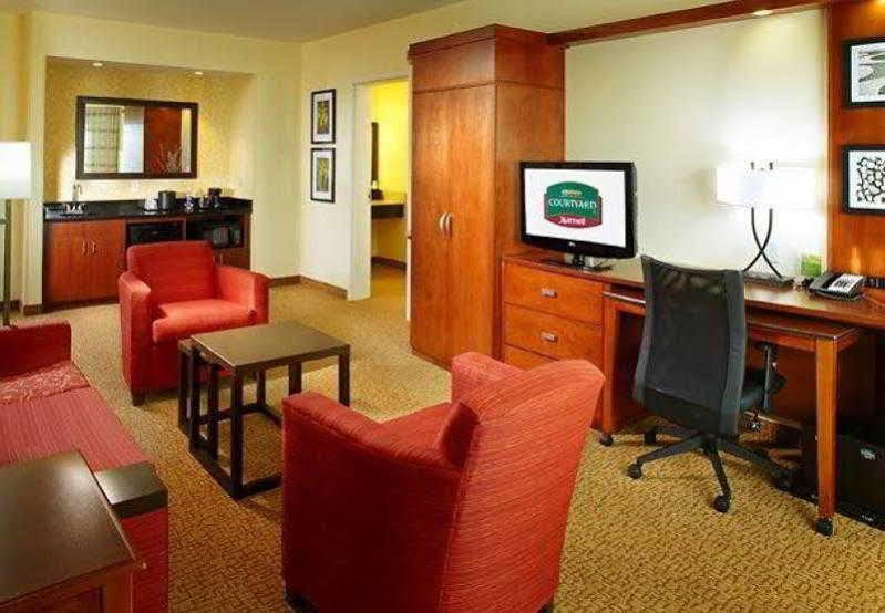 Отель Courtyard By Marriott Pittsburgh Washington Meadow Lands Экстерьер фото